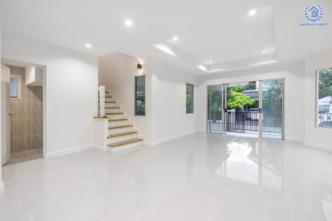 บ้านมือสองตกแต่งใหม่ แบรนด์ L&H ม.พฤกษ์ลดา ติวานนท์-ราชพฤกษ์ เนื้อที่ 51.9 ตร.ว. ฟังก์ชัน 3 ห้องนอน 2 ห้องน้ำ จอดรถได้ 2 คัน บนทำเลติดถนน 345 เชื่อมต่อหลายเส้นทาง ใกล้ทางด่วน "ศรีสมาน"